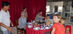invité par le curé à Binh Quoi